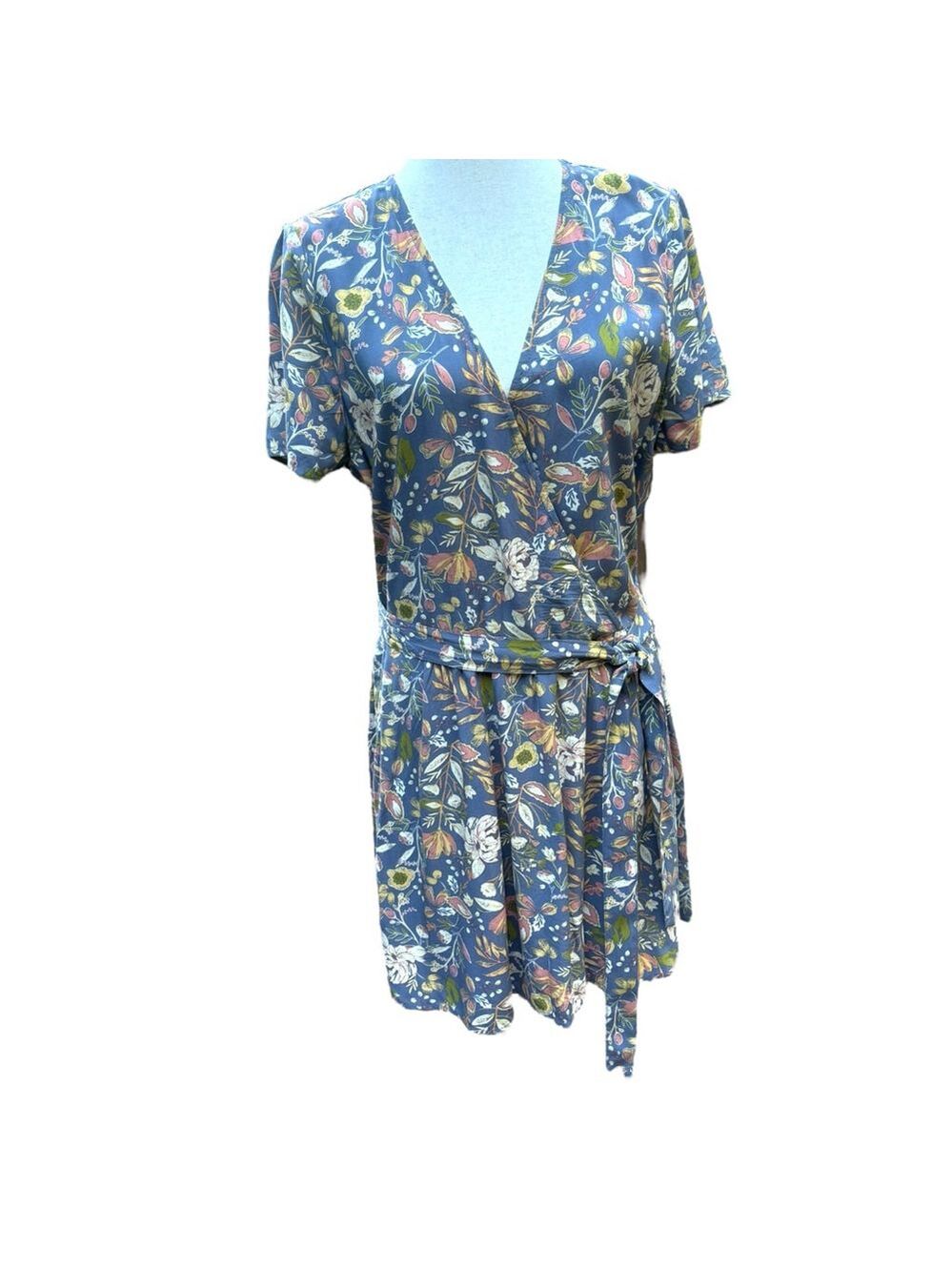 Susina M 8/10 Feminine Floral Wrap Dress Soft Rayon Flowy Casual Style Brunch - Picture 2 of 16